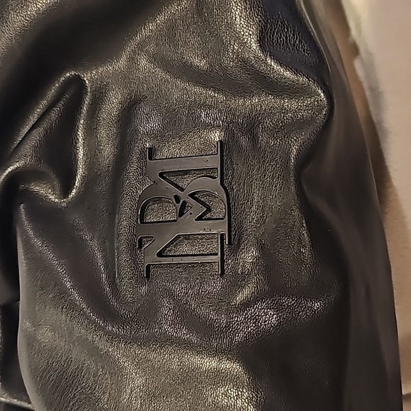 Badgley Mischka clutch style bag with metal chain black new with tag - Picture 4 of 9